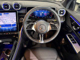 <メルセデスの認定中古車「サーティファイドカー」には、最大100項目にも及ぶ点検・整備項目が設定されています>