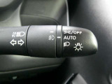 トンネルなどの暗所へ進入した際に自動でヘッドライトが点灯してくれるオートライト機能付♪