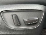 パワーシート搭載。微妙な調整が手軽にでき、ピッタリのポジションで運転することが可能です。