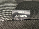 車両側方からの衝撃を緩和するSRSサイドエアバッグ(運転席/助手席)に加えて,SRSカーテンシールドエアバックも標準装備