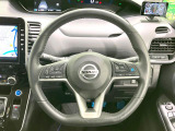 インテリアに合わせたデザインのステアリングは、運転される方のことも考え、運転しやすい形状、大きさです。是非一度、実際に触ってお確かめください。