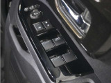 ◆パワーウィンドウスイッチ◆運転席から全席の窓の開閉操作を行うことが出来いつでも換気ができます!