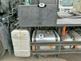燃料タンクは200Lと100Lが付いています。