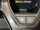 【インテリジェントパーキングアシスト】ハンドル操作をシステムが自動制御し、駐車を支援。 ドライバーはアクセルとブレーキの操作と、周囲の安全確認に専念することができます。