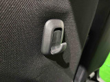 助手席側にショッピングフックが付いてます