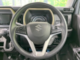 インテリアに合わせたデザインのステアリングは、運転される方のことも考え、運転しやすい形状、大きさです。是非一度、実際に触ってお確かめください。