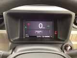 マルチインフォメーションディスプレイです。燃費や走行距離が分かり、半ドアなど車に異常がある際に警告してくれます。