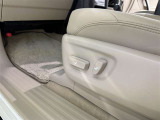 パワーシート搭載。微妙な調整が手軽にでき、ピッタリのポジションで運転することが可能です。