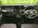 運転しやすい室内レイアウトで、細かな操作もスムーズに行えます。視界も広く、運転に自信を持てます。
