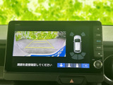 駐車や後退時に安心感をプラス。リアビューカメラで後方の状況を確認し、狭い場所でも安全な運転をサポートします。