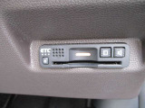 【ETC車載器】が装備されています。ETCカードを差し込むだけで高速道路の利用が可能です。