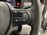 ステアリングホイールの右側がクルーズコントロールスイッチです。アクセルペダルを踏まずに一定走行が出来るので、高速道路での走行がグッと快適になります。