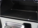 【ワイヤレス充電】ワイヤレス充電Qi規格に対応したスマートフォンなどの携帯機器を充電できます。