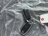 便利なインテリジェントキーになります。キーを出さずにドアロックの開閉からエンジン始動まで出来るインテリジェントキー♪