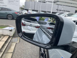 【BMWミラー】視認性の高いスタイリッシュなミラー。自動防眩機能も付いており夜間のドライビングをサポートします。