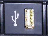 USB端子を装備しております。