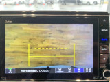 【リヤカメラ・トップビュー】真上からの映像で後方を確認でき、後退駐車や狭い場所での車庫入れも安心です。