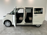 お客様にぴったりなおクルマをお選びいただけますように様々な展示車をご用意致しております!ダイハツの軽自動車だけではなく、他メーカー車やコンパクトカー・ミニバンなども数多く取り揃えております!