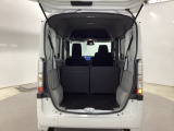 コンパクトボディーなのに、荷室はこんなに広々!たくさん荷物が積めますよ。