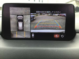 360&deg;ビューモニターでは前後左右4つのカメラ映像をさまざまな走行状況に応じて切り替えてセンターディスプレイに表示することで、駐車時や狭い道でのすれ違い時、見通しの悪い交差点進入時でも安心感を高めます
