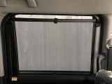 両側サンシェード付き♪休憩中や車中泊の際に外からの視線を遮ることができます♪