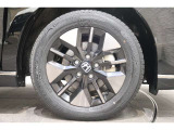 純正のアルミホイールが足元を飾ります!タイヤサイズは205/60R16となります。