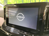 【メーカー純正10インチナビ】インテリアに溶け込むスタイリッシュな「専用設計」メーカーナビを装備♪視認性や操作性など基本性能にも優れ、より上質なカーライフをお楽しみいただけます。