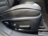 パワーシート搭載しております!微妙な調整が手軽にでき、ピッタリのポジションで運転することが可能です♪