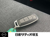 ドアの開閉時、両手が荷物で塞がっている時はキーレスでのカギの解除が大変ですよね。スマートキーはポケットやバッグに入れておけば、ドアロックの解除やスタートが可能です。とても便利な機能ですね
