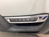 【フォグライト】霧などの悪天候時、自車の位置を示すとともに前方や路肩が見えずらい時、近い位置をワイドに照らしてくれます。