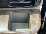 運転席ドリンクホルダーです
