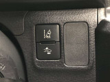 車線逸脱の可能性をドライバーに知らせる《レーンディパーチャーアラート》、衝突回避や衝突時の被害軽減をサポートする《プリクラッシュセーフティシステム》でドライバーをサポートします。