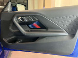 窓の操作だけではなく運転席のメモリーも出来るドアパネルになっております。