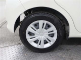 タイヤサイズは165/65R14になります。溝数は約4ミリです。