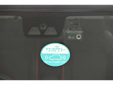 予防安全機能「スマートアシスト」を装備しています。安全機能の詳細は販売店スタッフまでおたずねください。機能を過信せず、必ずご自身で安全運転を行ってください。
