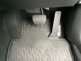 理想の運転姿勢を実現する為、足首とペダルの動きを一致させるオルガン式アクセルペダルを採用。長時間の運転でも疲れにくいメリット・スムーズな操作を実現♪マツダは徹底して人間特性を研究してます。