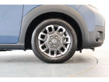 純正のアルミホイールが足元を飾ります!タイヤサイズは185/65R15です。
