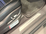 車両はすべて屋内にて保管しておりますので、綺麗な状態のお車をご覧いただけます。
