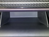 助手席の前にあるグローブボックスです。小物の収納に便利です。