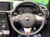 【純正革巻きステアリング】上質な革を使用することで、手にしっかり馴染みとても運転しやすいハンドルです♪