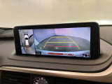 レクサスのお車はすべてバックモニターを標準装備。駐車時のご不安を解消する、パノラミックビューモニターも装備しています。