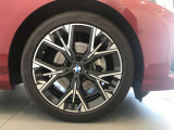 アウトバーンでの走行を見据えたBMWのブレーキシステムはもしもの時にもいち早くマシンを停止してくれます。