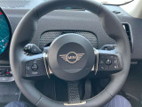丸を基調としたMINIらしい運転席デザイン