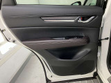パワーウィンドウのスイッチですよ。運転席に居ながら窓を開け閉めのコントロールできます。
