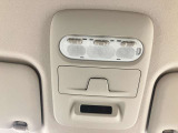 カ-ドや通行券・駐車券などを挟んでおくことが出来るので便利です。