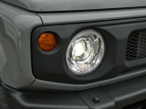 ライトはハイ・ローともに明るいLEDプロジェクターライト!