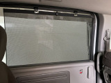 【ロールサンシェイド】まぶしい光を軽減し、心地よい車内に♪ロール式なので開け閉めも容易にできます!