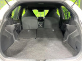 普段のお買い物や通勤、送迎等に十分な荷室スペースを確保しております。セカンドシートを倒すと、大きな荷物の積載も可能です♪