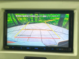 【バックカメラ】駐車時に後方がリアルタイム映像で確認できます。大型商業施設や立体駐車場での駐車時や、夜間のバック時に大活躍!運転スキルに関わらず、今や必須となった装備のひとつです!