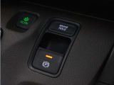オートブレーキホールド機能付き電子パーキングブレーキ!ブレーキペダルを足から離しても停車状態を保ちます。アクセルを踏めば自動でブレーキが解除され、発進可能!